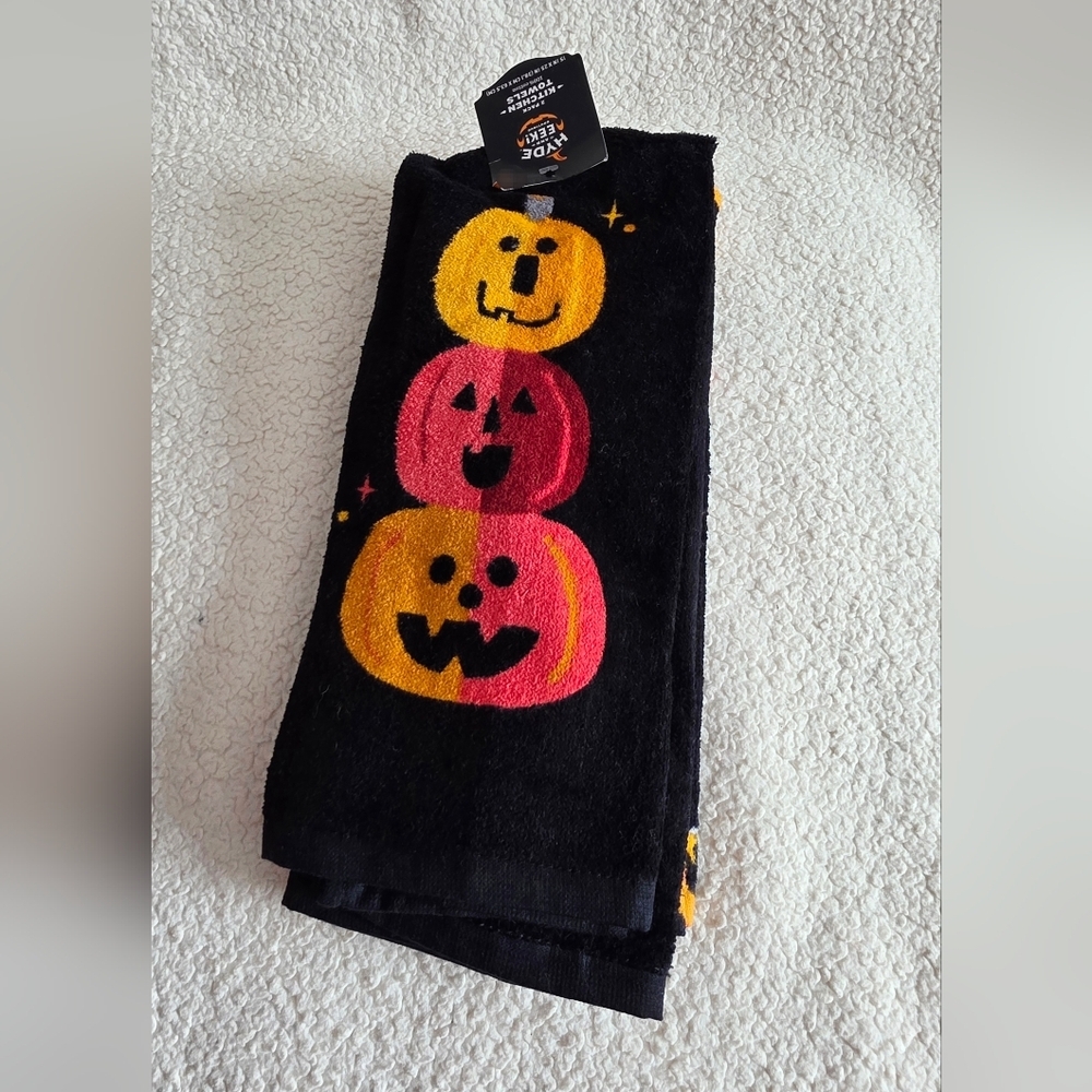 New Set 2 Black w 3 Stacked Orange Red Pumpkins Hand Towels Halloween Hyde & EEK - Picture 2 of 4